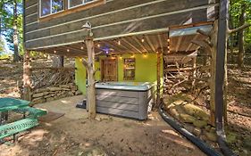 The Treehouse Cabin Creekside Home With Hot Tub!
